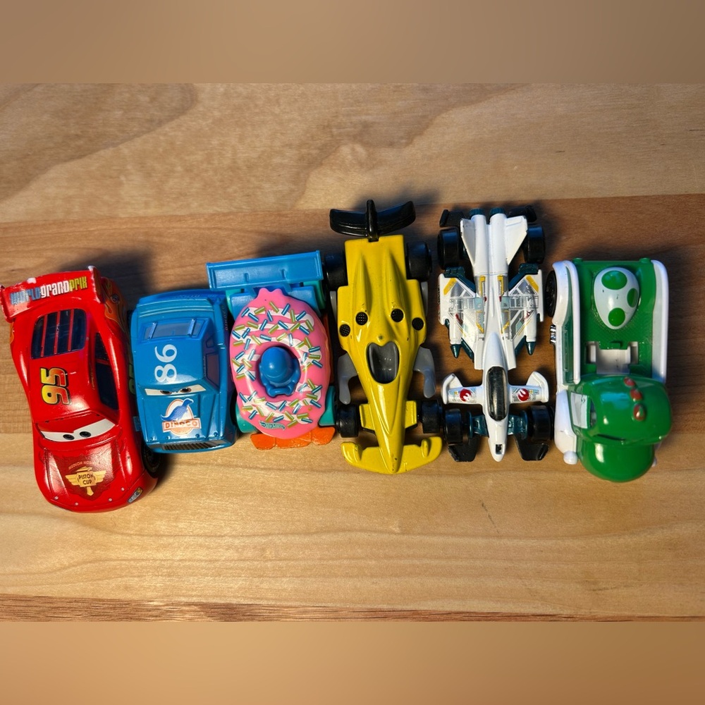 3/$30✨🏎️Disney Cars & Hot Wheels Diecast Lot 6 - McQueen, Chick Hicks, Yoshi 🚙